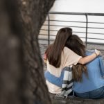 10 căi de a ajuta pe cineva cu gânduri suicidare